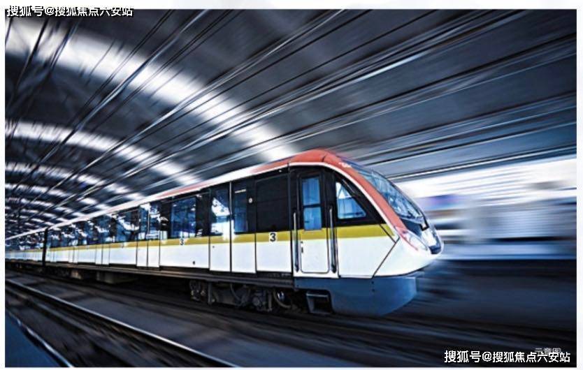 汽车vs地铁比赛直播视频，当四个轮子遇上两条铁轨，谁才是城市通勤王者？